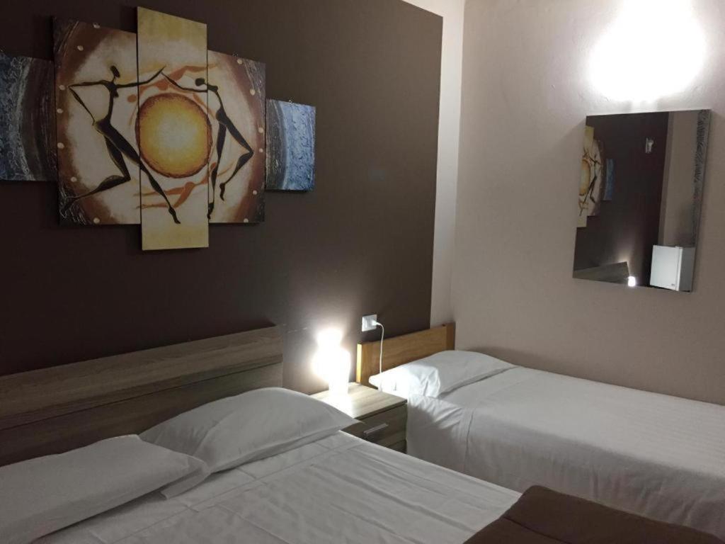 Hotel Elena 1 Self Check-In Parma Esterno foto